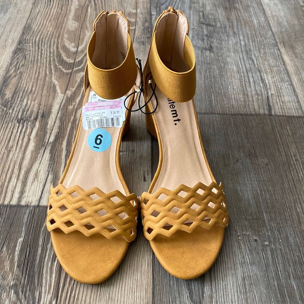 White Mountain Mustard Yellow Sandals - Picture 2 of 6